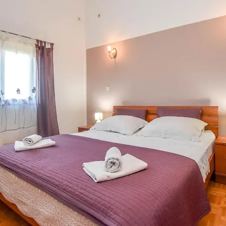 Svarog Apartment *