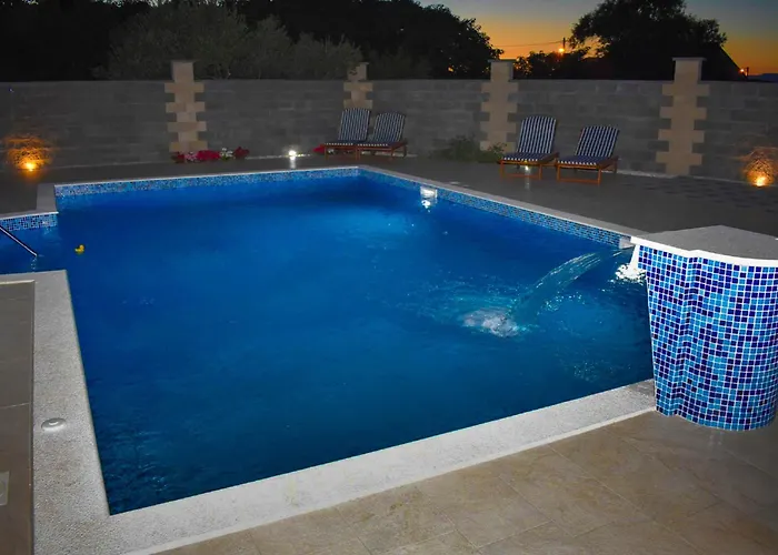 Svarog Биоград-на-Мору